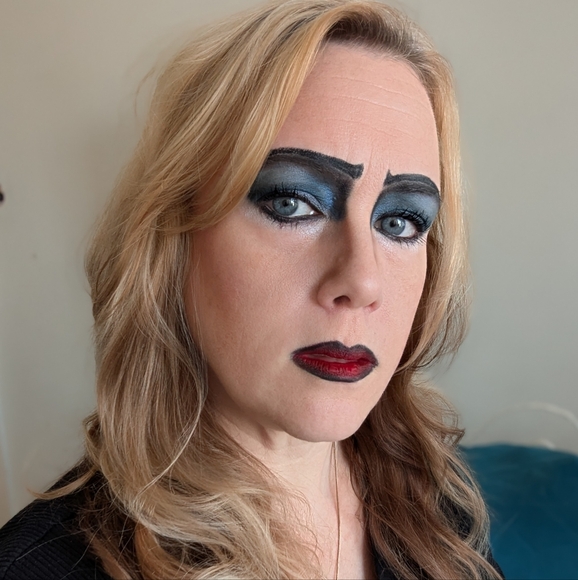 Meet your Posher, Andrea - Picture 2 of 2